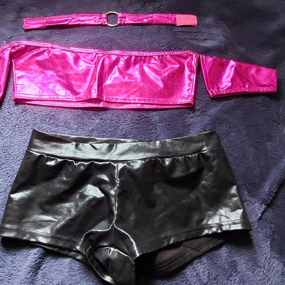 Tube top and Hot pants